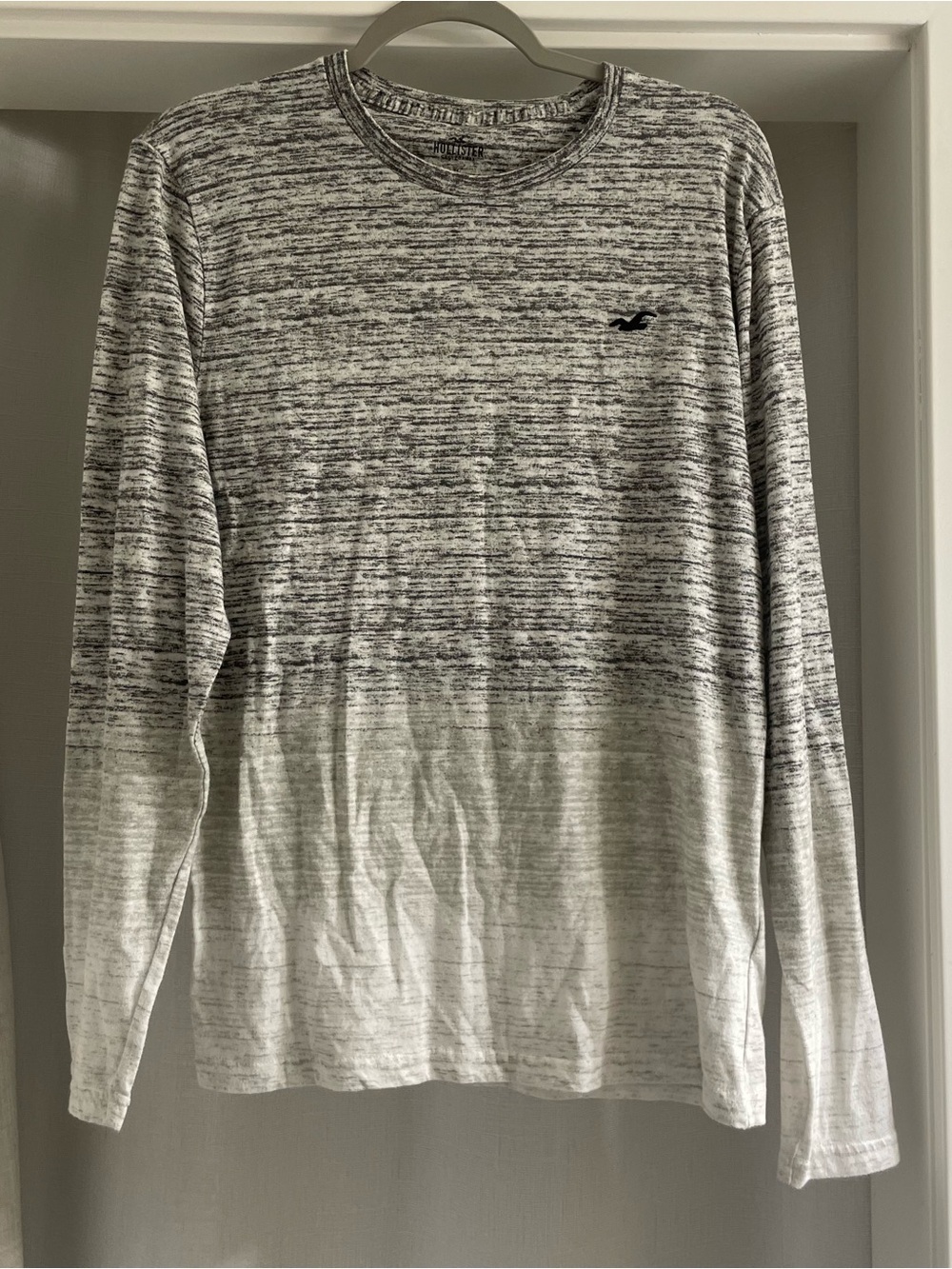 Hollister Men's Long Sleeve Heathered Crew in Black and White